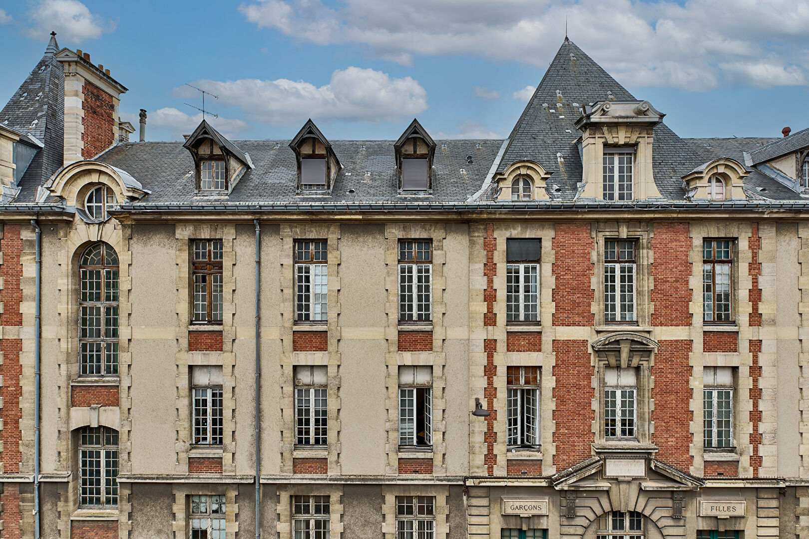 Top floor, a stone’s throw from the Canal St Martin